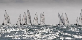  阳光明媚的航海日 